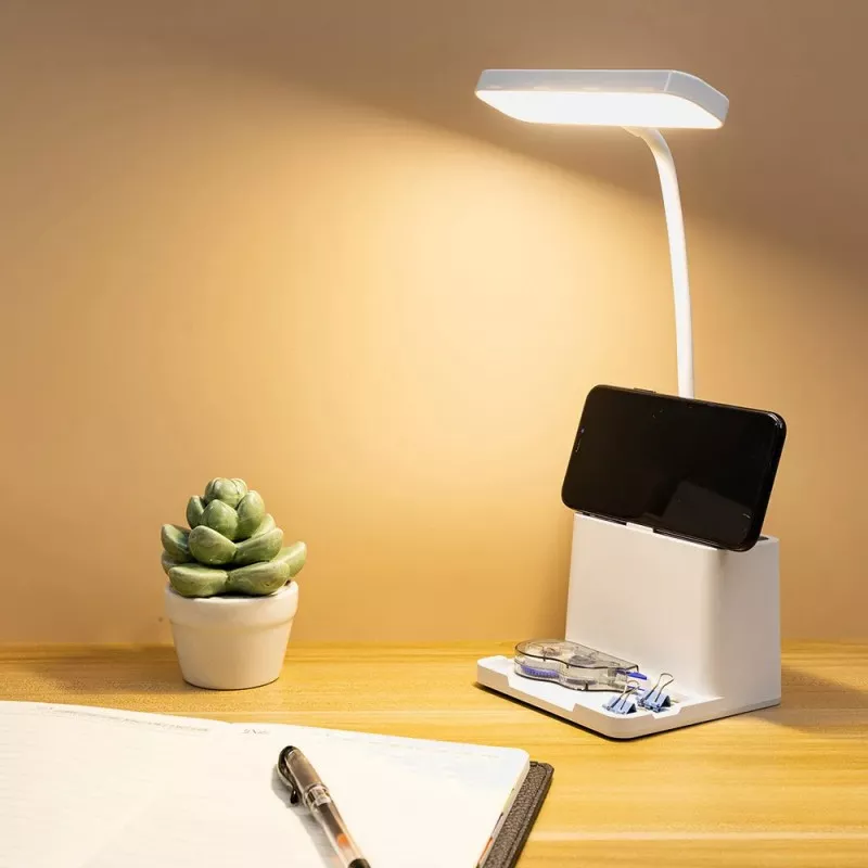 Flexo LED Fabrilamp Genio 6 W blanco con portalápices y diseño moderno, base estable y luz regulable.
