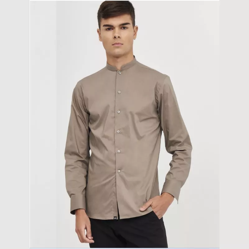 Camisa camarero Monza 02139 visón talla 06 de poliéster, diseño con cuello mao y acabado liso.