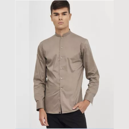 Camisa camarero Monza 02139 visón talla 06 de poliéster, diseño con cuello mao y acabado liso.