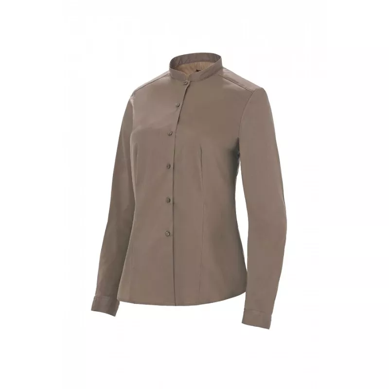 Camisa camarera Monza 02255 visón talla 44 en tejido suave con cuello mao y cierre de botones.