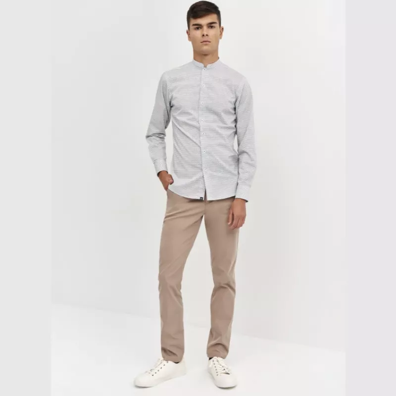 Pantalón chino camarero Monza 04019 camel T-46 de algodón, diseño clásico y corte recto, elegante y cómodo.