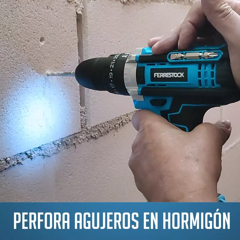 Taladro percutor Ferrestock FSKTAB101 21 V 1,5 Ah color azul con luz LED y diseño ergonómico para perforar hormigón.
