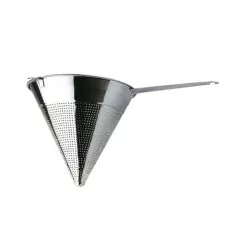 Colador chino Ilsa 111 de 16 cm en acero inoxidable con diseño cónico y perforaciones para colar líquidos.