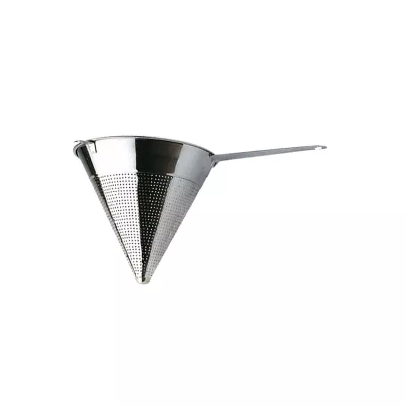 Colador chino Ilsa 111 de 16 cm en acero inoxidable con diseño cónico y perforaciones para colar líquidos.