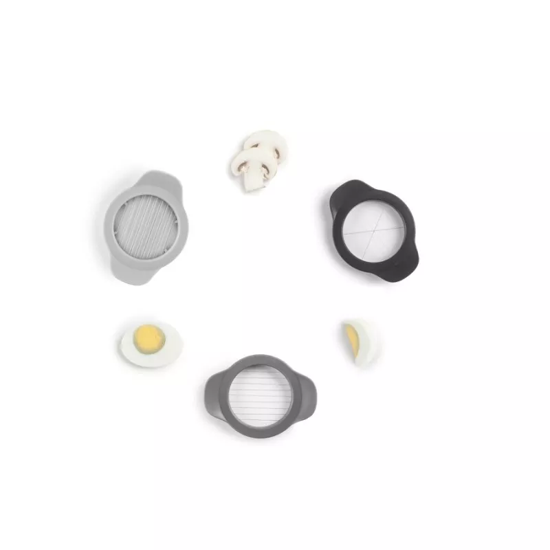 Cortador de huevos y champiñones Ibili 763450 para 3 cortes, diseño ergonómico en plástico gris y negro.
