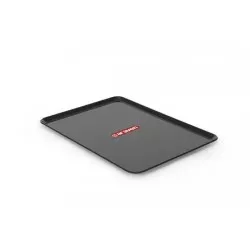 Bandeja Araven plana 14024 negra de plástico resistente, ideal para servir y presentar alimentos.