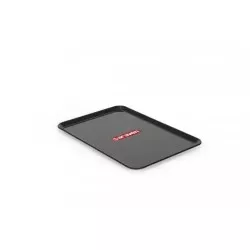 Bandeja Araven plana 14023 negra hecha de plástico, diseño rectangular con bordes ligeramente elevados.