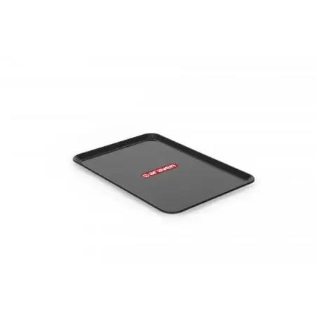 Bandeja Araven plana 14023 negra hecha de plástico, diseño rectangular con bordes ligeramente elevados.