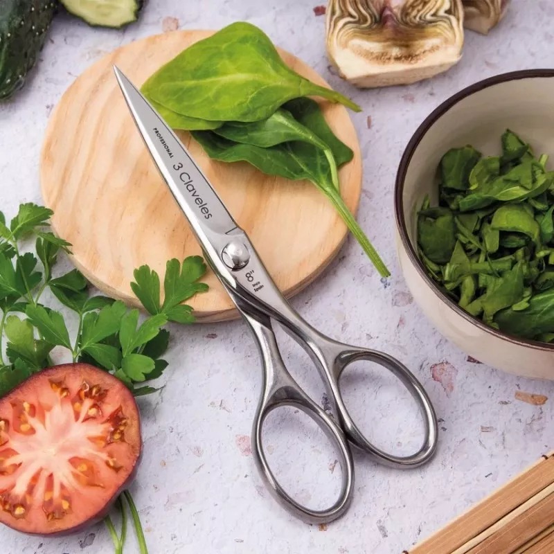 TIJERAS TRES CLAVELES 00414 INOX 20CM de acero inoxidable con mango ergonómico y diseño pulido para uso culinario.