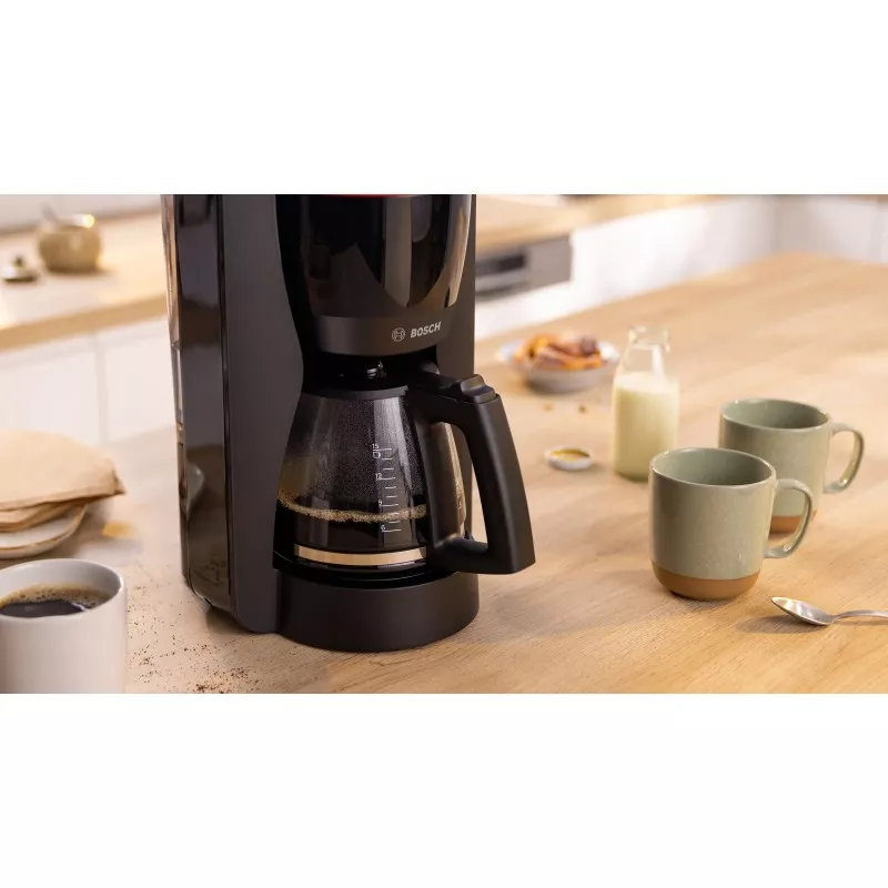 Cafetera Bosch MyMoment TKA2M113 negra de 1,37 L con diseño elegante, jarra de vidrio y filtro permanente.