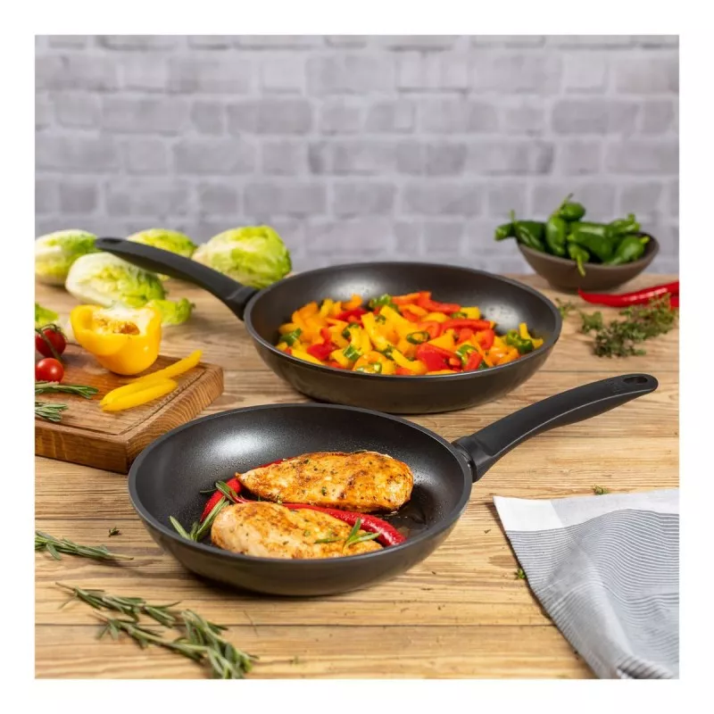 Juego sartén Easy Ind. 24-28 cm. Kuhn-Rikon de aluminio antiadherente con mango ergonómico y diseño moderno.