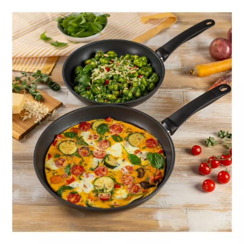 Juego sartén Easy Ind. 24-28 cm. Kuhn-Rikon, antiadherente negro, mango ergonómico y diseño durable para cocinar fácilmente.