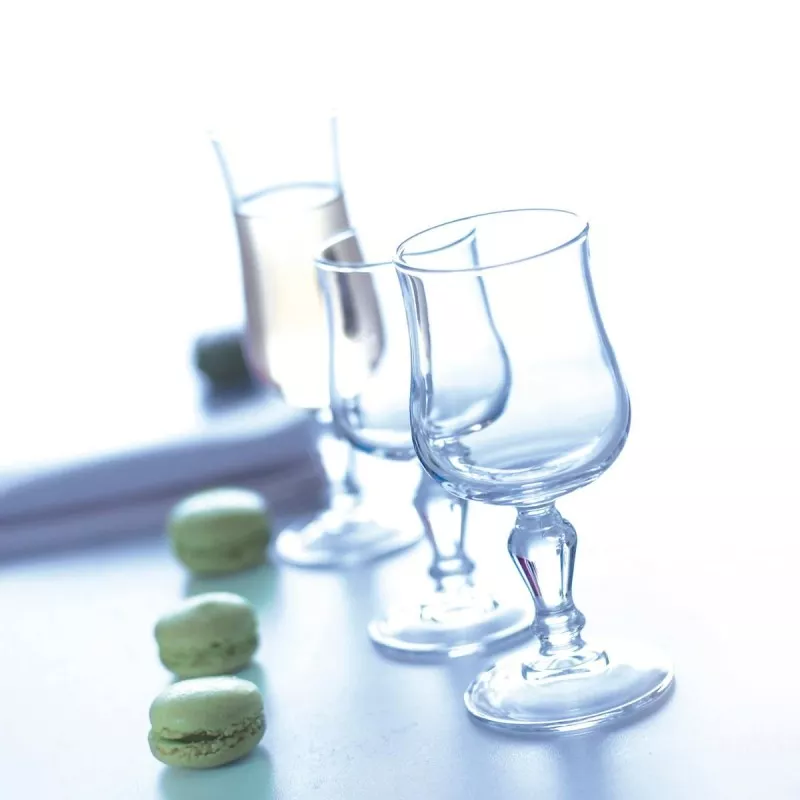 COPA NORMANDIE 3 VINO ARCOROC de vidrio transparente, diseño clásico con base amplia y acabado elegante.