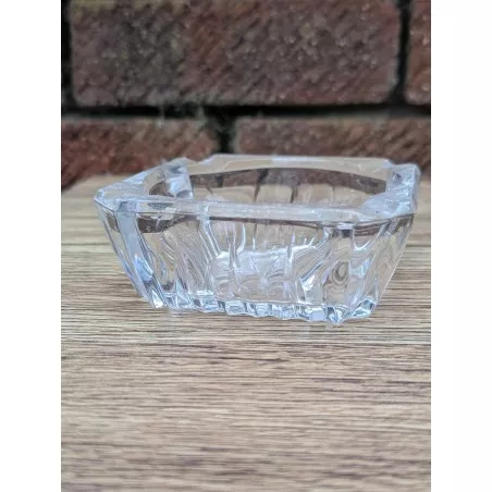 CENICERO BLOIS CUADRADO de cristal transparente con diseño geométrico y acabado pulido elegante.
