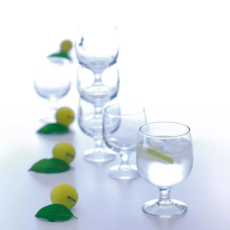 COPA AMELIA 19 VINO ARCOROC de vidrio transparente, diseño elegante y acabado pulido ideal para cualquier mesa.