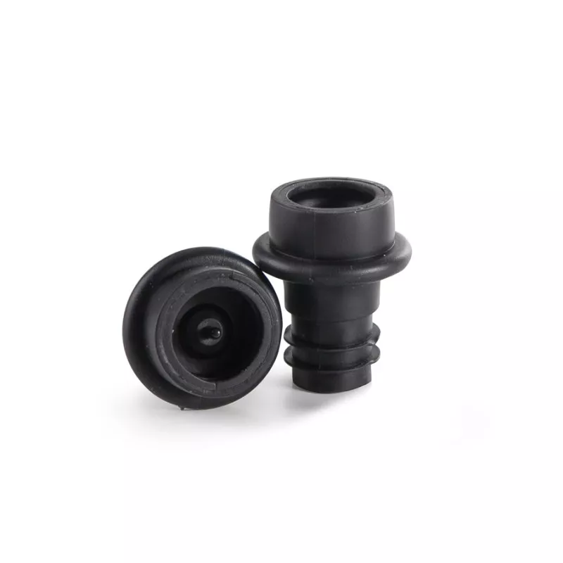 Bomba de vacío manual inox Ibili 695032 con 2 tapones de vino negros y diseño ajustable para sellado hermético.
