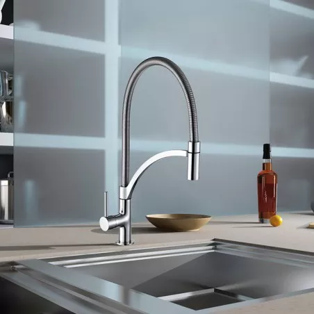 Grifo de cocina GME Design 3141 monomando extraíble cromo con acabado brillante y diseño moderno.