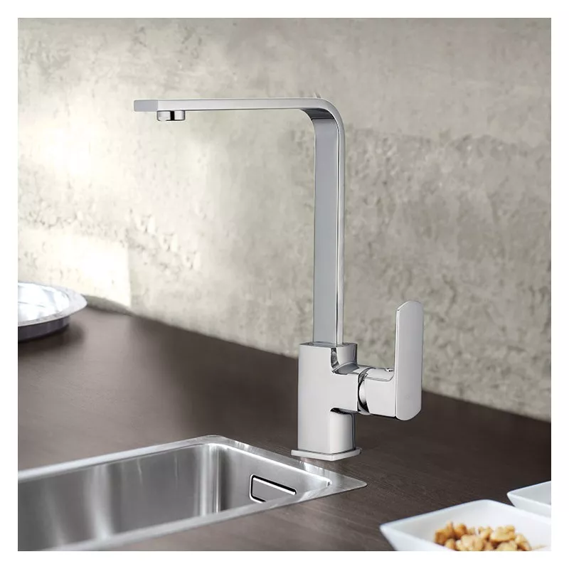 Grifo de cocina GME Quadra 3143 monomando caño cuadrado cromo con acabado brillante y diseño moderno.