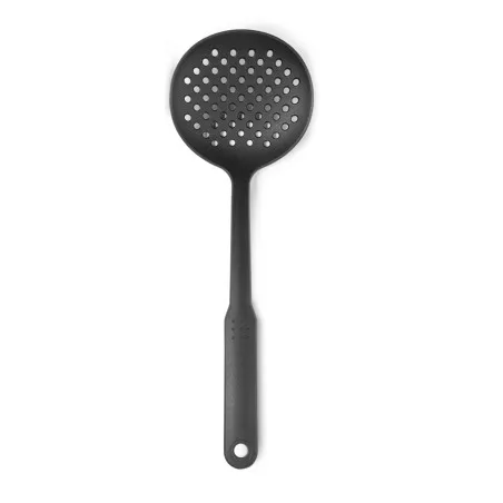 Espumadera Ibili Nylon Soft 734054 31 cm color negro, material de nylon resistente, diseño perforado para escurrir alimentos.