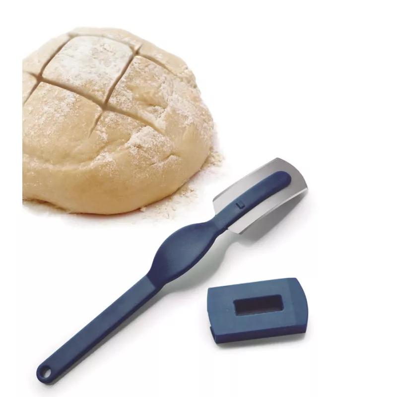 Cuchilla marcadora para pan Ibili 681500 de acero inoxidable con mango ergonómico y diseño funcional para facilitar el corte.