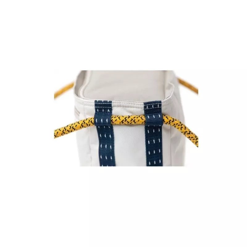 Bolsa térmica Campingaz 38326 Jasmin Box 3L de color blanco con asas azul marino y diseño práctico para camping.