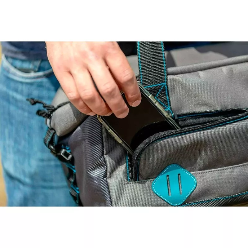 Bolsa térmica Campingaz Office Doctor 17L gris con diseño práctico y compartimentos para alimentos y bebidas.