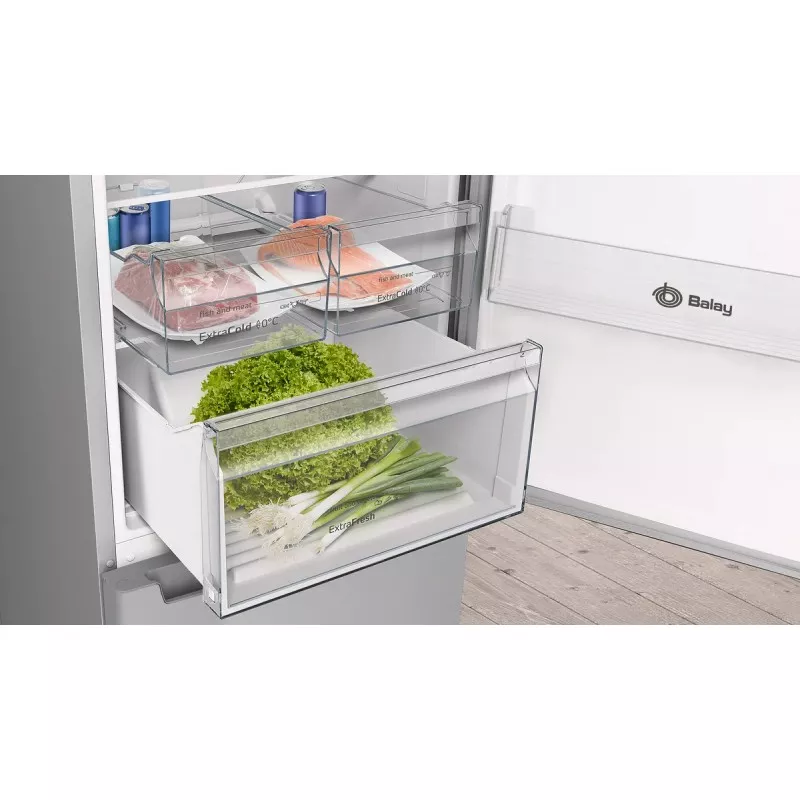 Frigorífico combi Balay 3KFE763XI NoFrost 203x60 inox con diseño moderno y cajón transparente para frutas y verduras.