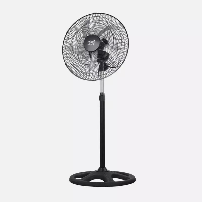 Ventilador de pie Fabrilamp Reforzado 75W 3V negro con rejilla metálica y base estable para mayor durabilidad.