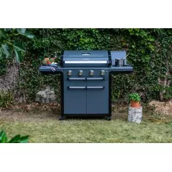 Barbacoa Campingaz 4 Series Premium S 4 quemadores en acero inoxidable gris con diseño moderno y práctico almacenamiento.