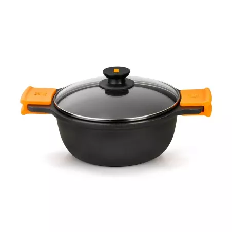 Cacerola alta Bra Efficient 32 cm de aluminio fundido con tapa de vidrio y asas naranjas para inducción.
