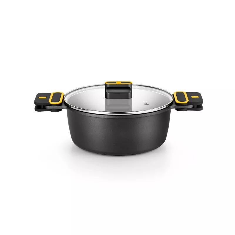 Cacerola alta Bra Daily Pro 32 cm de aluminio inducción, color negro con tapa de vidrio y mangos ergonómicos.