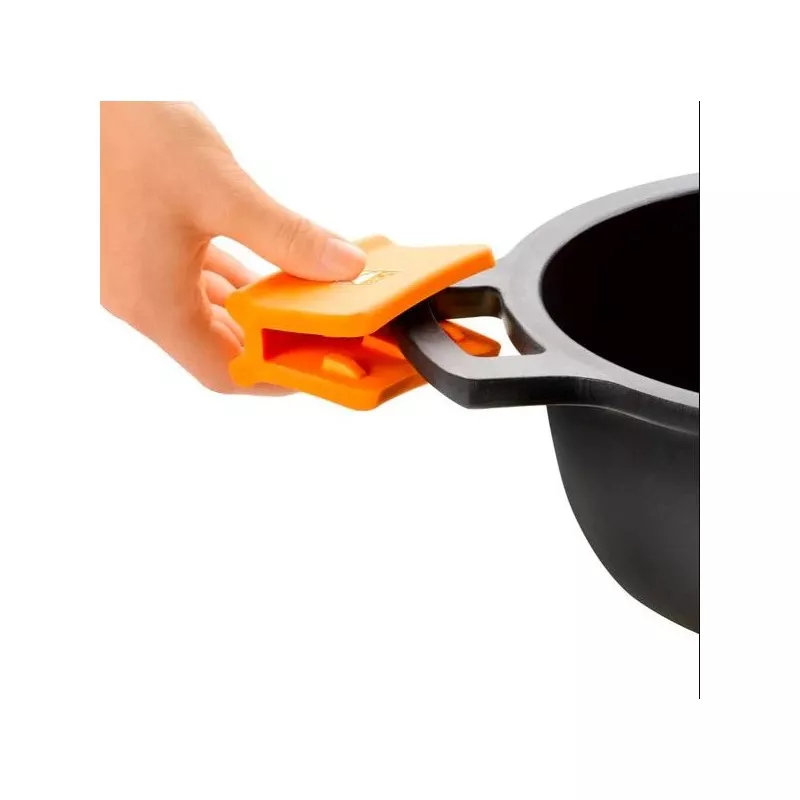 Cacerola baja Bra Efficient 24 cm de aluminio fundido con inducción, diseño negro y acabado duradero.
