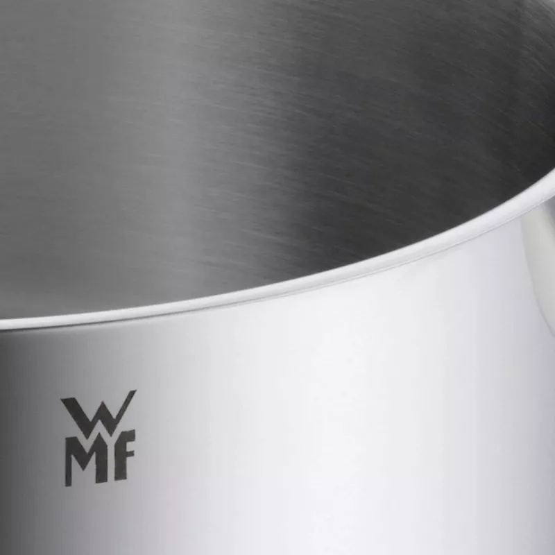 Cacerola baja WMF Diadem Plus 16 cm acero inox con acabado pulido y diseño elegante y funcional.