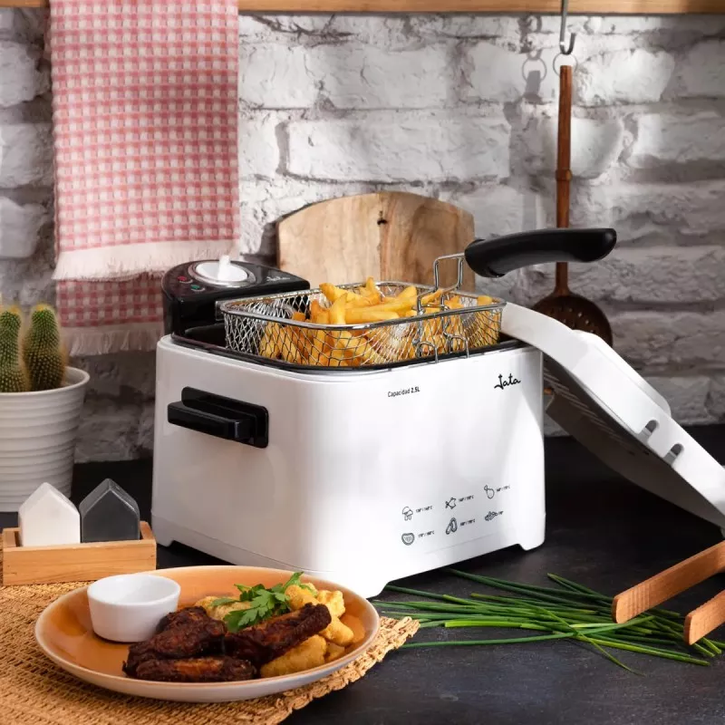 Freidora de aceite Jata FR278 2,5L 2000W blanca con cesta de acero inoxidable y diseño compacto para cocina moderna