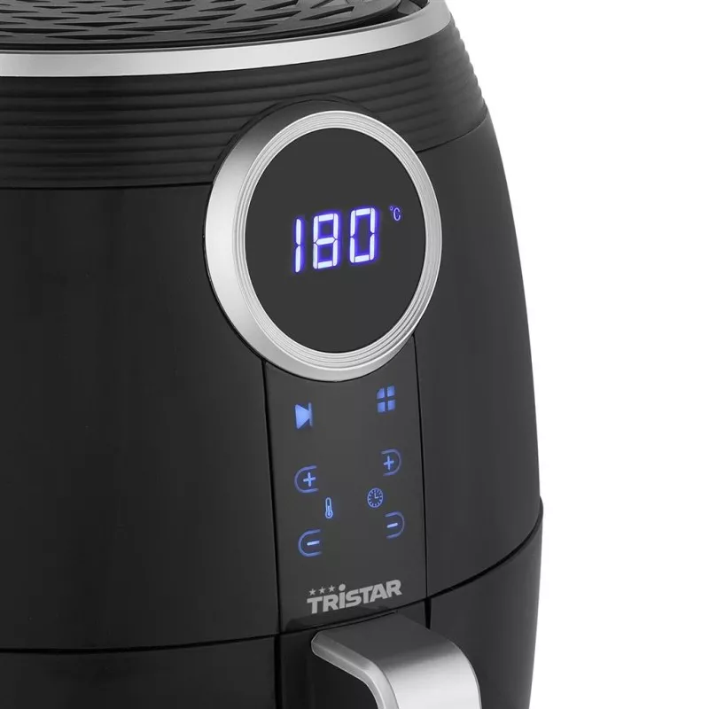 Freidora de aire Tristar FR6956 4,5L 1500W digital color negro con pantalla LED y botones táctiles.
