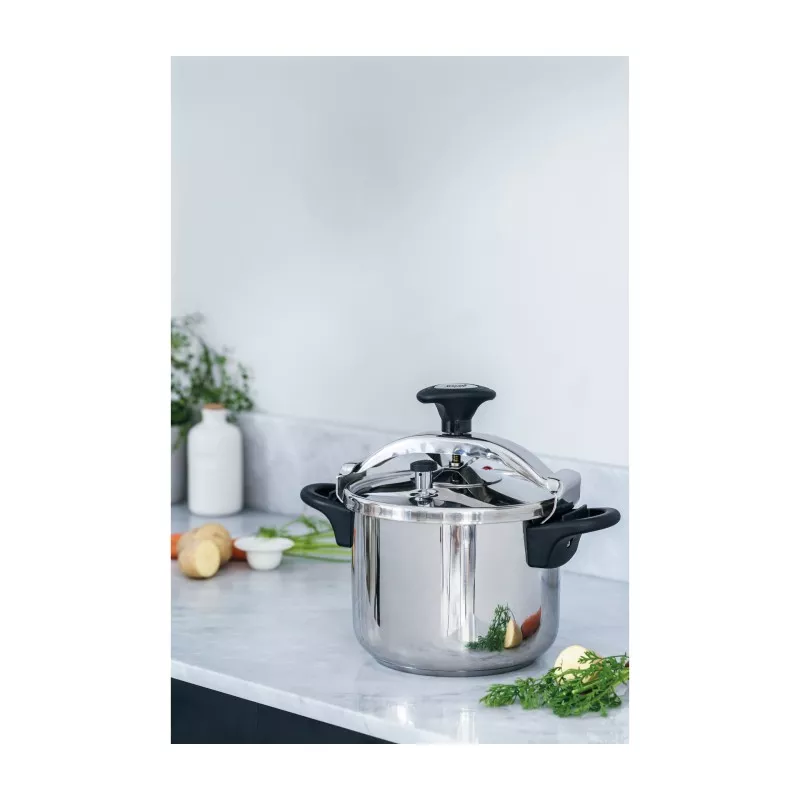 Olla a presión Lacor Genius 4L de acero inoxidable con diseño moderno y mango ergonómico para inducción.