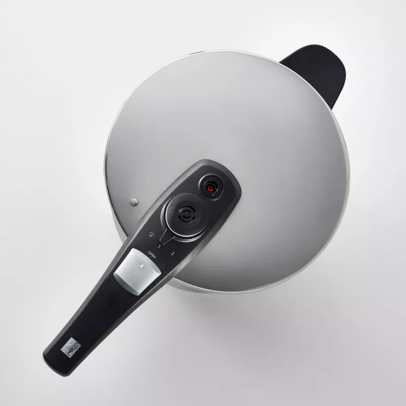 Olla a presión BRA Active Pro 7 L acero inoxidable con tapa hermética y mango ergonómico en color negro.