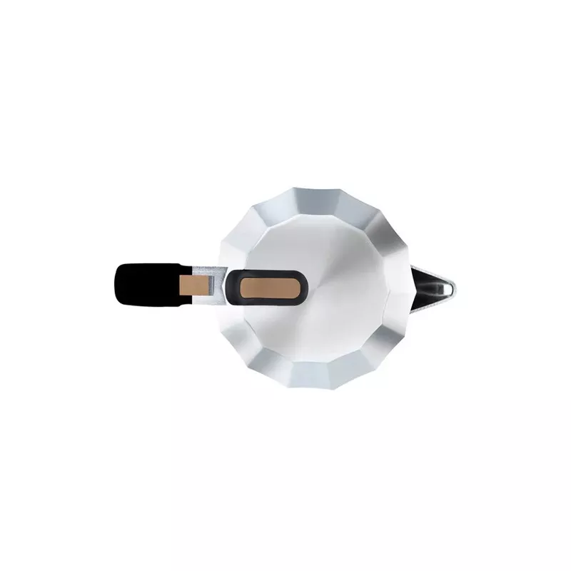 Cafetera italiana BRA Titanium 6 tazas de aluminio con diseño octogonal y acabado pulido brillante.
