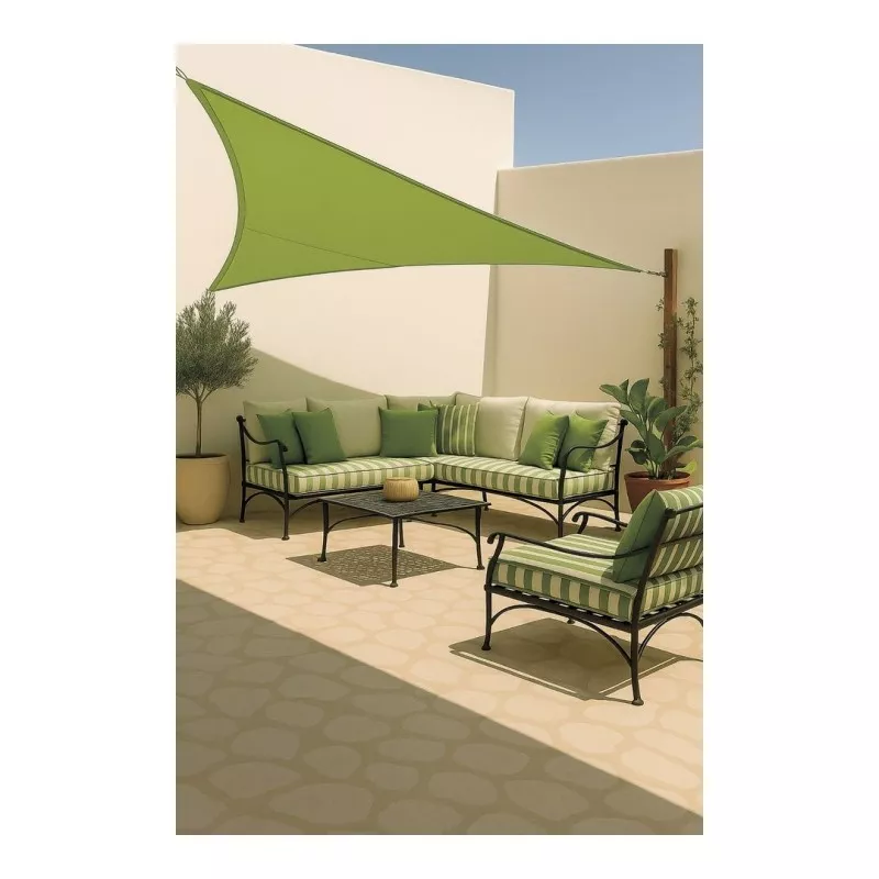 Toldo vela Nortene Sunnet triangular 3,6x3,6 m en verde, fabricado en poliéster, diseño elegante y resistente al sol.
