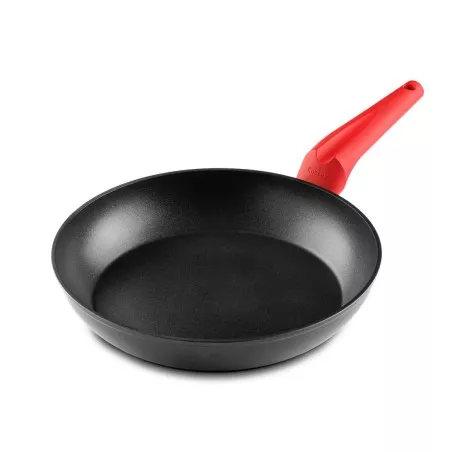 Sartén Castey Red 18 cm de aluminio fundido, inducción, color negro con mango rojo ergonómico.
