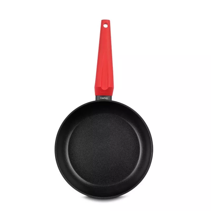 Sartén Castey Red 18 cm de aluminio fundido con mango rojo y superficie antiadherente para inducción.