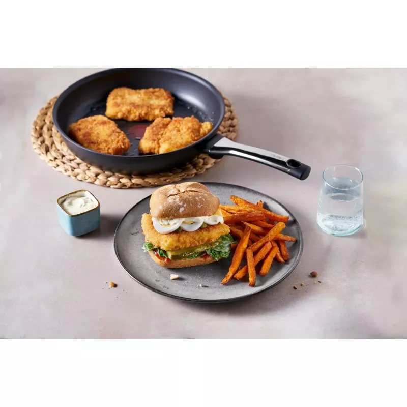 Sartén Tefal Excellence 28 cm de aluminio antiadherente con mango ergonómico, ideal para inducción.