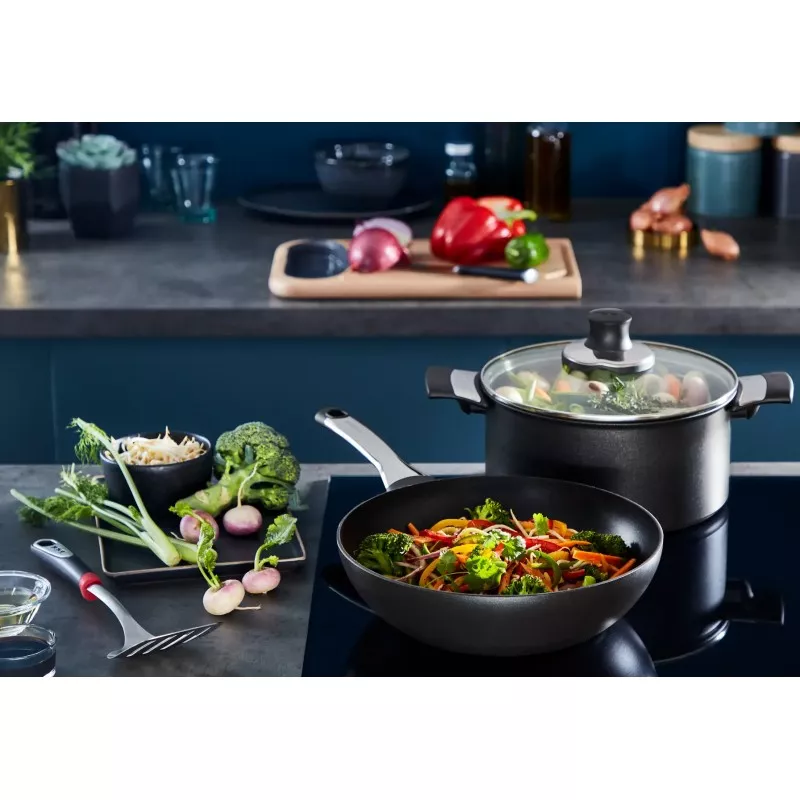 Wok Tefal Excellence 28 cm antiadherente inducción de color negro con diseño ergonómico y superficie fácil de limpiar