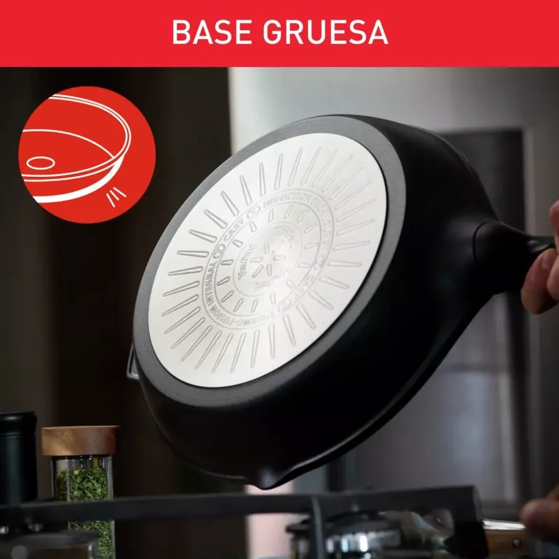 Sartén Tefal Robusto 28 cm antiadherente inducción de color negro con base gruesa y diseño ergonométrico.
