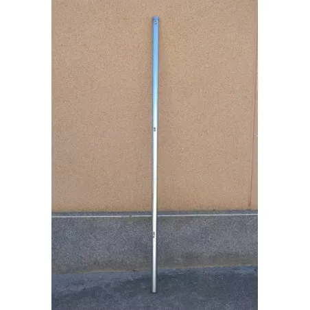 Poste intermedio 1,50 m galvanizado sendzimir Vimasa para malla con acabado liso y resistente a la corrosión.