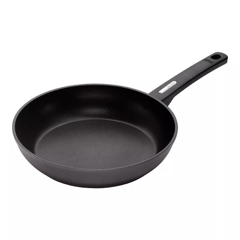 Sartén Kuhn Rikon Easy Induction 20 cm de aluminio con acabado antiadherente y mango ergonómico negro.