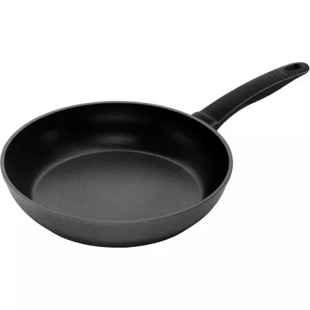 Sartén Kuhn Rikon Easy Induction 24 cm de aluminio negro, base inductiva y asa ergonómica antideslizante.