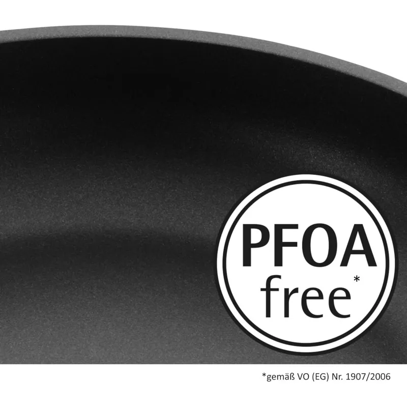 Sartén WMF Devil 24 cm de acero inoxidable con acabado antiadherente y libre de PFOA, ideal para cocinar.