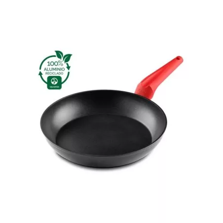 Sartén Castey Red 20 cm de aluminio fundido con mango rojo y superficie antiadherente, ideal para inducción.