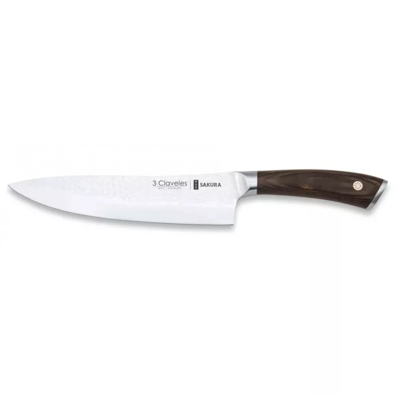 Cuchillo cocinero Tres Claveles Sakura 20cm con hoja martillada y mango de madera oscura, diseño ergonómico.